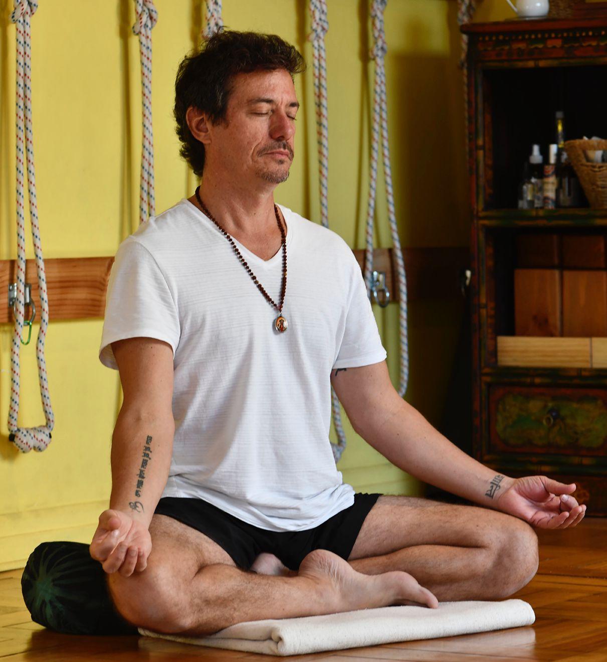 Harish Morán, profesor de yoga